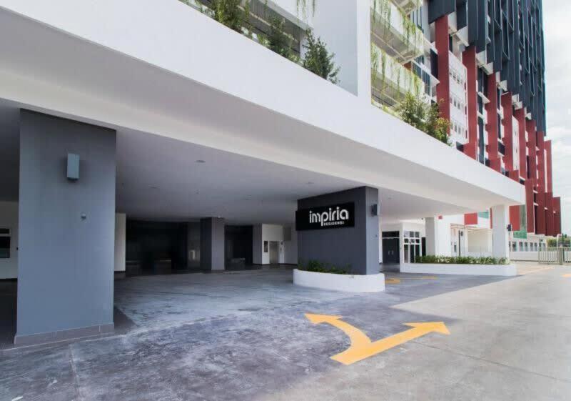 Naibnb In Impiria Residensi Apartment *