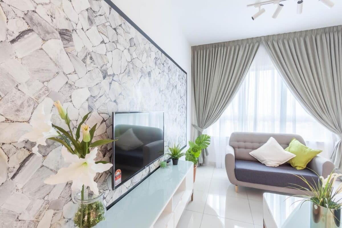 Apartment Naibnb In Impiria Residensi *
