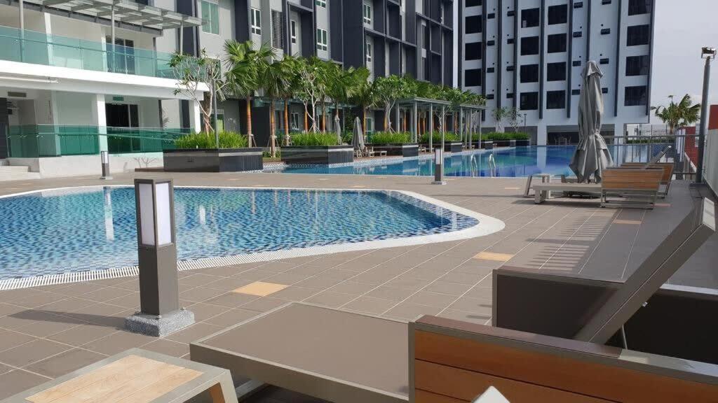 Naibnb In Impiria Residensi Apartment