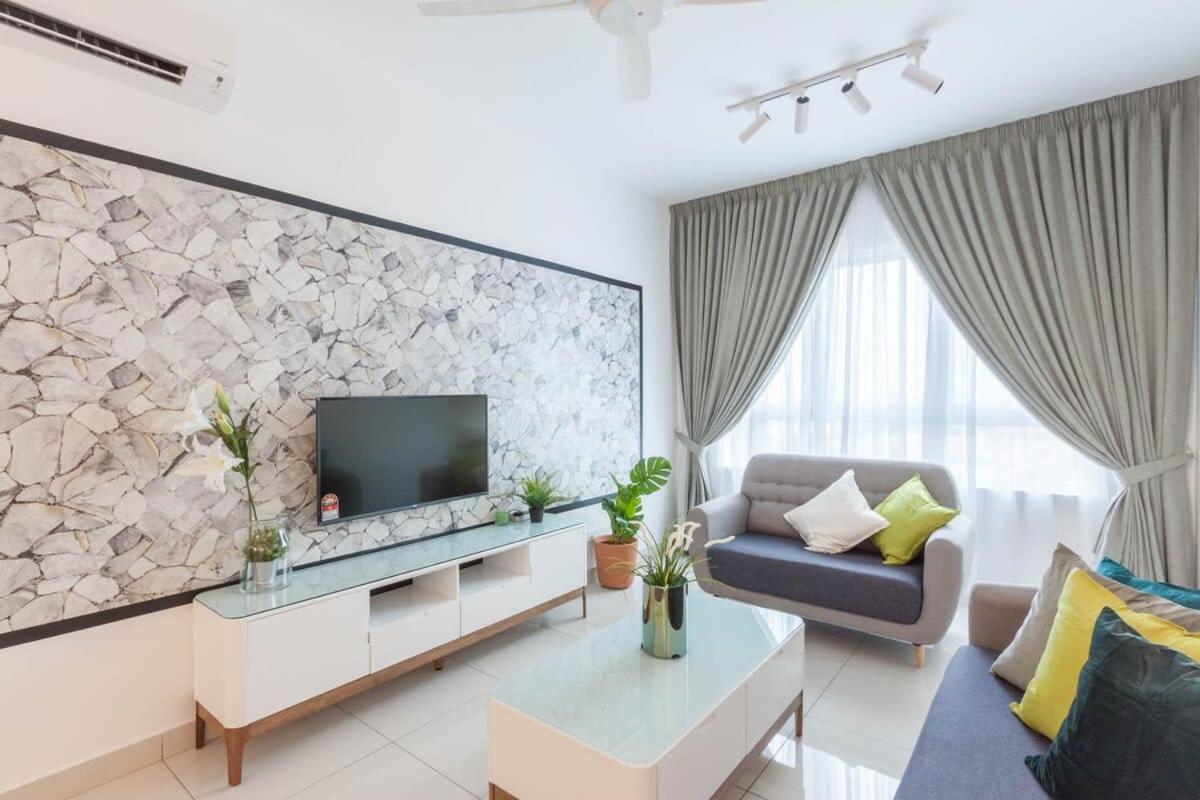 Apartment Naibnb In Impiria Residensi