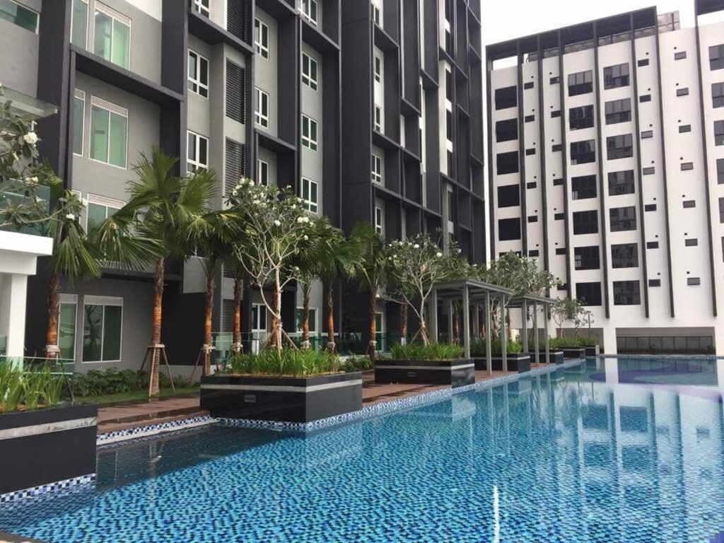 Naibnb In Impiria Residensi Apartment